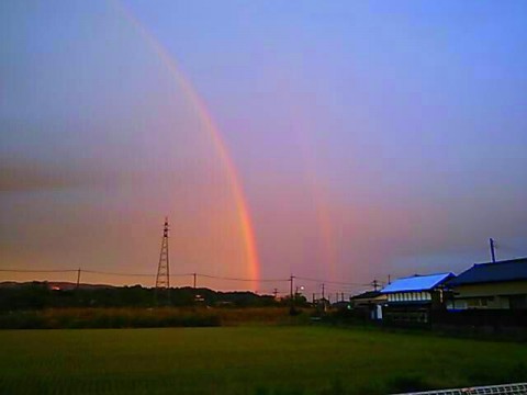 二重の虹と夕焼け